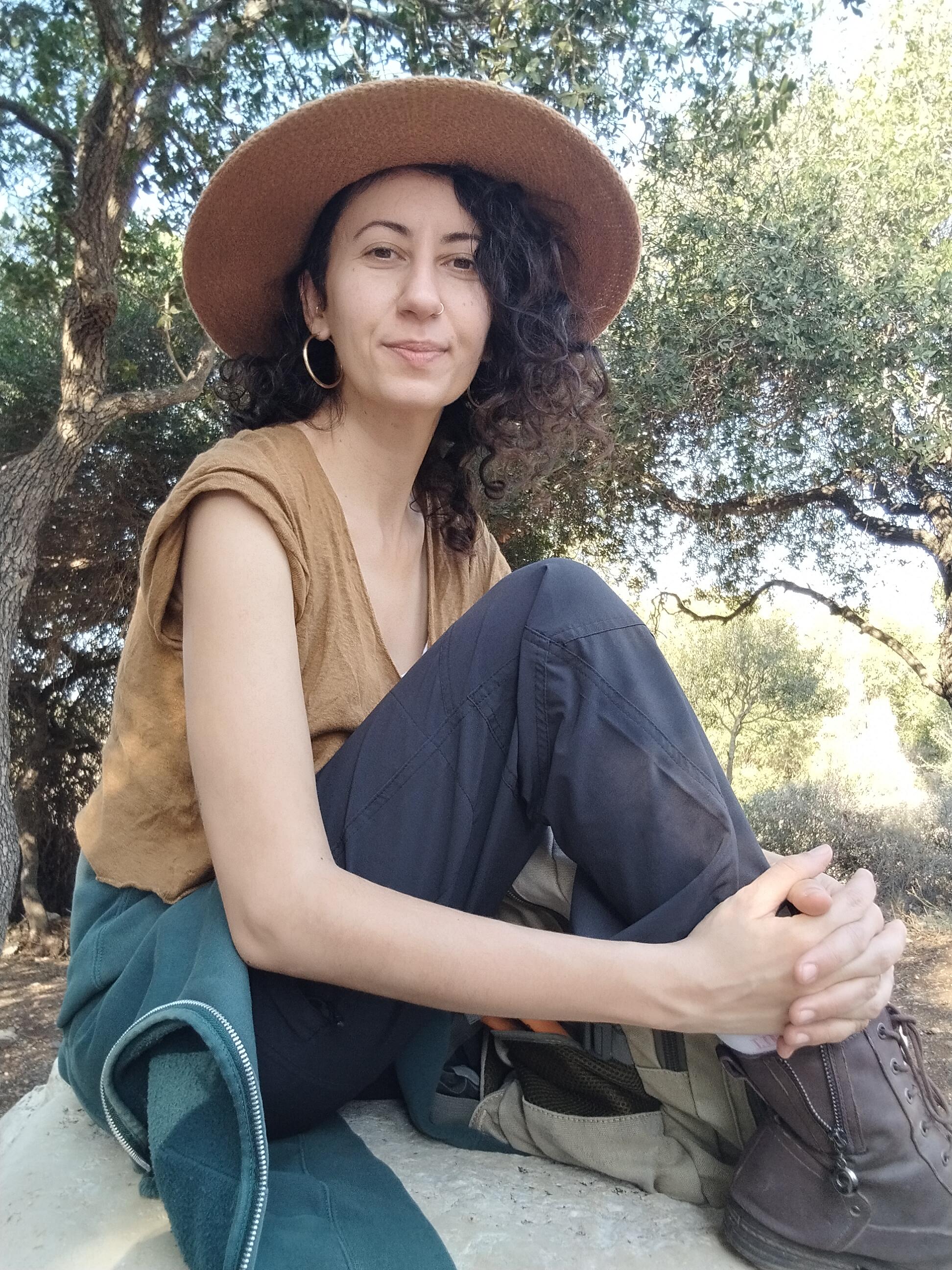 שושי מיראז בחוץ בטבע – תמונת פורטרט