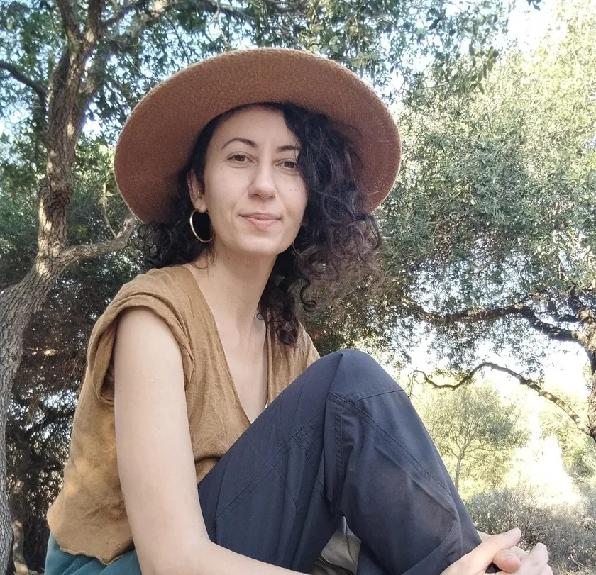 שושי מיראז בחוץ בטבע – תמונת פורטרט